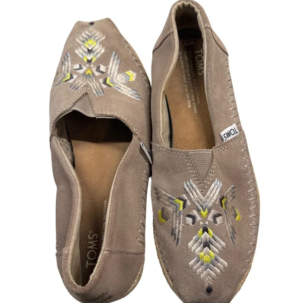 TOMS Women's Suede Espadrille‎ Flats Embroidered Tribal Pattern Taupe Size 6